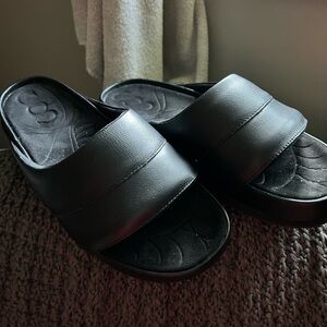 Athleta saysh slides NEW sz9